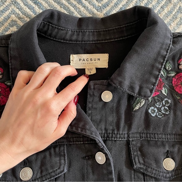 embroidered jacket - Picture 4 of 7